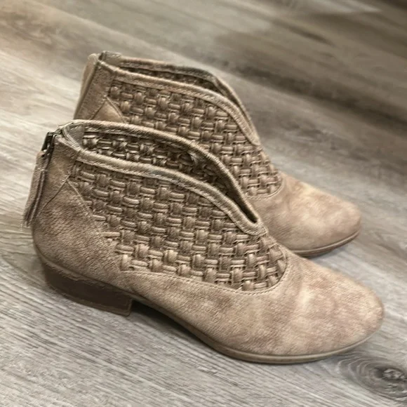 Not Rated women booties size 8.5 - Picture 2 of 9